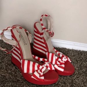 Shoe dazzle wedges size 7.5
